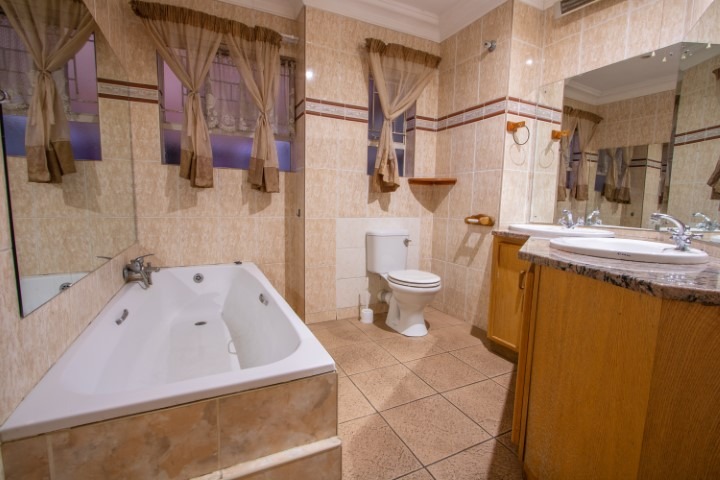 To Let 13 Bedroom Property for Rent in Die Bult North West